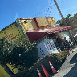 Bartlett Wine & Spirits - Outside