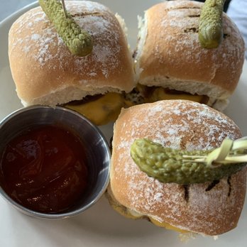 Gatsby's Landing - Gatsby's Sliders - New American Near Me - Roslyn, New York