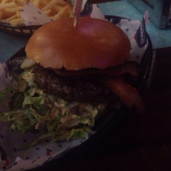 The Diner - Bacon and beef burger 8oz - Burgers Near Me - London, XGL The Diner - Bacon and beef burger 8oz - Burgers Near Me - London, XGL