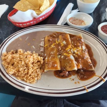 Senor Fajitas - Beef enchilada dinner with rice and beans. - Mexican Near Me - Tulsa, Oklahoma Senor Fajitas - Beef enchilada dinner with rice and beans. - Mexican Near Me - Tulsa, Oklahoma
