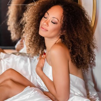 Gibson Goddess - Sensual Bedsheets Boudoir Photoshoot - Boudoir Photography Near Me