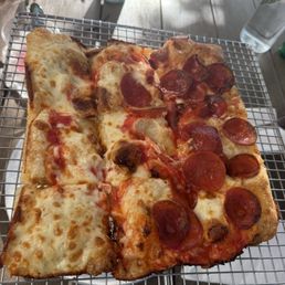 Kids pizza: half cheese, half pepperoni Kids pizza: half cheese, half pepperoni