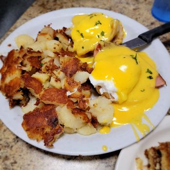 Carolyn's Cafe - Eggs Benedict - Breakfast & Brunch Near Me - Redlands, California