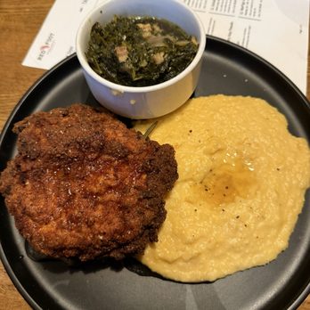 The Red Yeti - Fried chicken with cheddar grits and kale - American Near Me - Jeffersonville, Indiana The Red Yeti - Fried chicken with cheddar grits and kale - American Near Me - Jeffersonville, Indiana