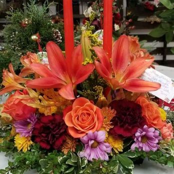 Kelly's Posies - Holiday Centerpiece - Florists Near Me - Bates City, Missouri Kelly's Posies - Holiday Centerpiece - Florists Near Me - Bates City, Missouri