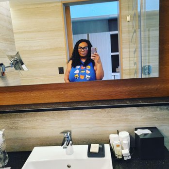 Renaissance Cancun Resort & Marina - Mirror Selfie - Hotels Near Me - Cancún, ROO