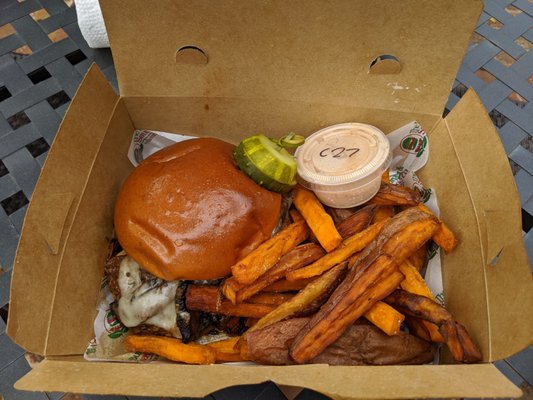 The Burger Sausage Co By Farmhouse Greens 32 Photos 28 Reviews Burgers 821 Frederick Rd Catonsville Md Restaurant Reviews Phone Number Menu