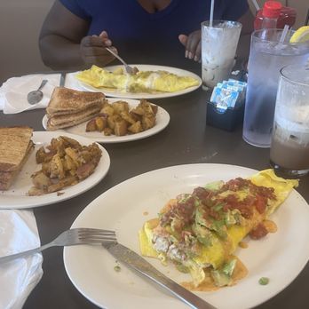 Eggs Up Grill - Casa Baja Chicken Omelet w/ Side Home Fries and sour dough bread - Breakfast & Brunch Near Me - Clayton, North Carolina Eggs Up Grill - Casa Baja Chicken Omelet w/ Side Home Fries and sour dough bread - Breakfast & Brunch Near Me - Clayton, North Carolina