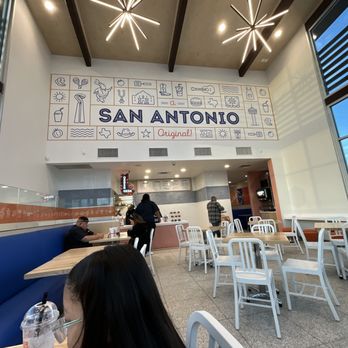 Burger Boy - Extremely empty, only like 5 or 6 people - Burgers Near Me - San Antonio, Texas