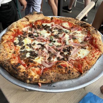 Song E Napule - Pizza Near Me - New York, New York