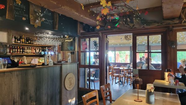 Oak Tree Inn by null