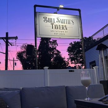 Bull Smith's Tavern - Bars Near Me - Smithtown, New York