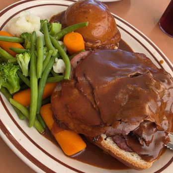 Coral Cafe - Hot sandwich open face beef and gravy. It's like roast beef steak. Veggies are good when you add butter - American Near Me - Burbank, California