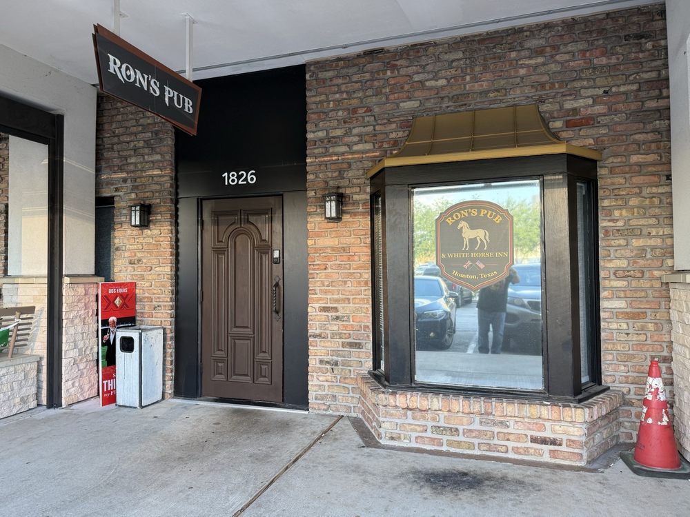 Ron's Pub Image