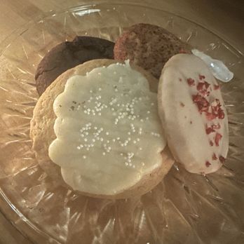 Kiddo Restaurant - 4 cookies offered for dessert - Cocktail Bars Near Me - Philadelphia, Pennsylvania Kiddo Restaurant - 4 cookies offered for dessert - Cocktail Bars Near Me - Philadelphia, Pennsylvania