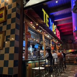 Lupe Tortilla Mexican Restaurant - Bar area