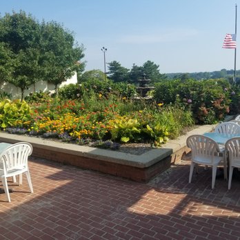 La Casa Cafe - Court yard - Italian Near Me - Northport, New York