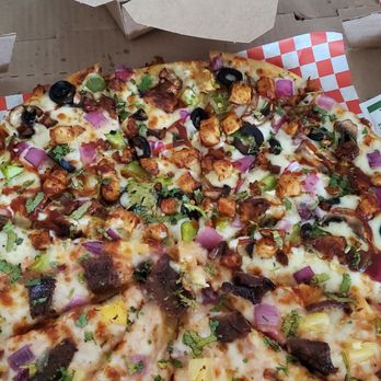 Pizza Twist - Large Pizza with half Bombay Garlic Pizza and half Spicy Lamb Kabob. - Pizza Near Me - Rialto, California Pizza Twist - Large Pizza with half Bombay Garlic Pizza and half Spicy Lamb Kabob. - Pizza Near Me - Rialto, California