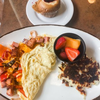 Linn's Restaurant - Olallieberry muffin & Main Street Classic Omelette - American Near Me - Cambria, California