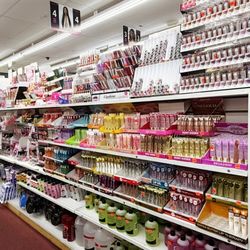 Hollywood Beauty Plus