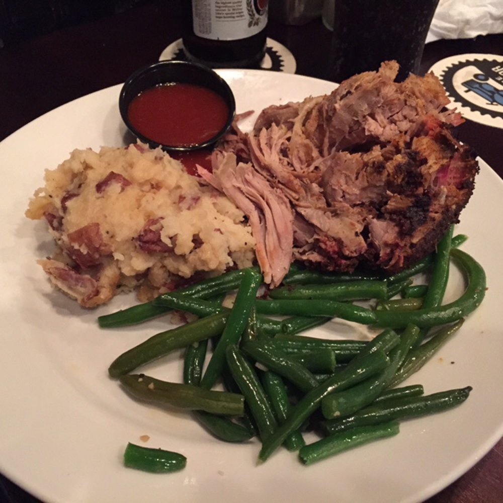 Blue Tractor Barbeque - Pulled pork dinner - American Near Me - Traverse City, Michigan Blue Tractor Barbeque - Pulled pork dinner - American Near Me - Traverse City, Michigan