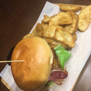 Showtime Bistro - Burgers Near Me - Toronto, Ontario