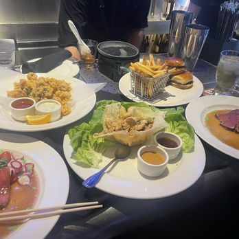 Yard House - Fried Calamari Chicken Lettuce Wraps Blackened Ahi Sashimi Classic Sliders - Bars Near Me - Hanover, Maryland