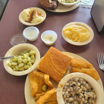 Barb's Country Kitchen & Cakery - Fried catfish, fresh lima beans, blackeyed peas, cheese grits, fried chicken and mashed potatoes! - Southern Near Me - Eufaula, Alabama Barb's Country Kitchen & Cakery - Fried catfish, fresh lima beans, blackeyed peas, cheese grits, fried chicken and mashed potatoes! - Southern Near Me - Eufaula, Alabama