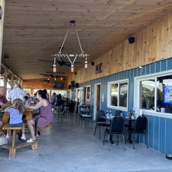 Snug Harbor Restaurant & Bar - Outdoor seating