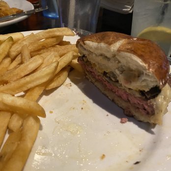 3 Corners Grill & Tap - New Lenox - Shroom and Swiss hamburger - American Near Me - New Lenox, Illinois