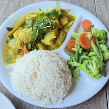 Burmese Kitchen - Garlic Chicken Combo - Burmese Near Me - San Francisco, California