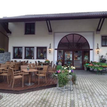 Hofladen beim Moar - Terrasse im Innenhof - Organic Stores Near Me - Grasbrunn, BY Hofladen beim Moar - Terrasse im Innenhof - Organic Stores Near Me - Grasbrunn, BY