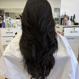 Thy did an amazing job! I was pretty nervous walking in but after going to Thy I think I found my new hair stylist ‍