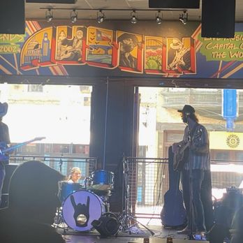 Friends Bar - Music Venues Near Me - Austin, Texas Friends Bar - Music Venues Near Me - Austin, Texas