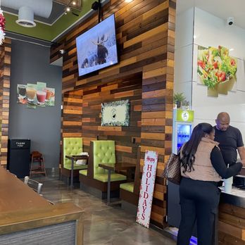 The Toss Up - Inside - Salad Near Me - Gardena, California