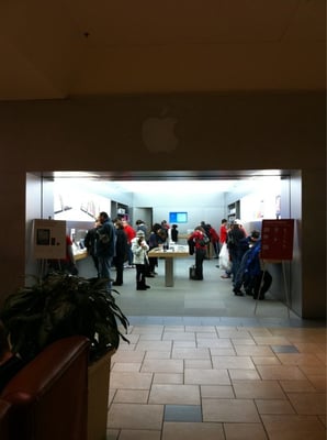 APPLE STORE - Updated June 2025 - 13 Photos & 88 Reviews - 301 Mount
