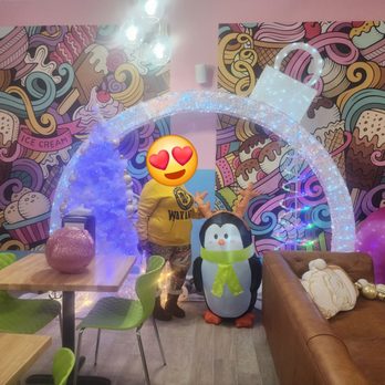 Nitro Nostalgia - Decorations - Ice Cream & Frozen Yogurt Near Me - Chicago, Illinois