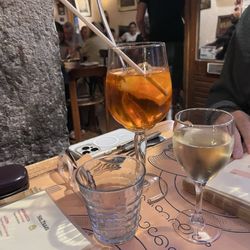 Lilas Rose Le - Aperol spritz 10 euros