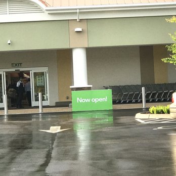 Publix - the front of a publix store - Grocery Near Me - Longwood, Florida