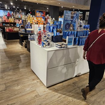 Bath & Body Works - Inside of the place - Cosmetics & Beauty Supply Near Me - Culver City, California Bath & Body Works - Inside of the place - Cosmetics & Beauty Supply Near Me - Culver City, California