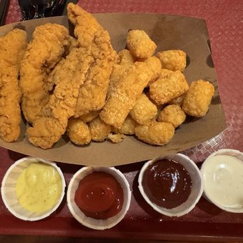 Red Rose Taverne - Les Tenders de Poulet with Taverne Potato Bites - Burgers Near Me - Anaheim, California Red Rose Taverne - Les Tenders de Poulet with Taverne Potato Bites - Burgers Near Me - Anaheim, California