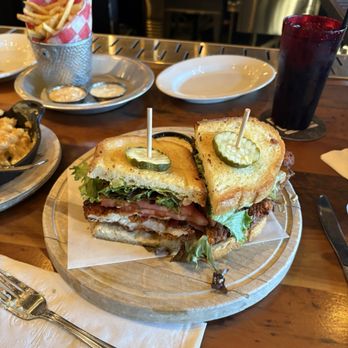 The Eagle Charlotte - Fried chicken BLT - Southern Near Me - Charlotte, North Carolina The Eagle Charlotte - Fried chicken BLT - Southern Near Me - Charlotte, North Carolina