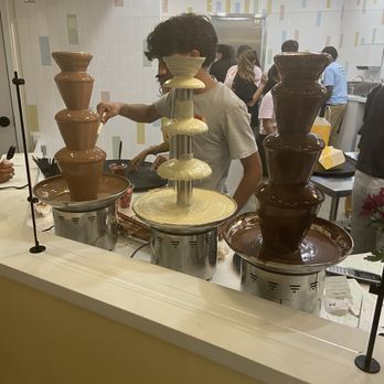Drip Desert - Chocolate fountain - Desserts Near Me - Richmond, Texas Drip Desert - Chocolate fountain - Desserts Near Me - Richmond, Texas