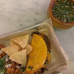 Quesataco, consome, pollo taco Quesataco, consome, pollo taco