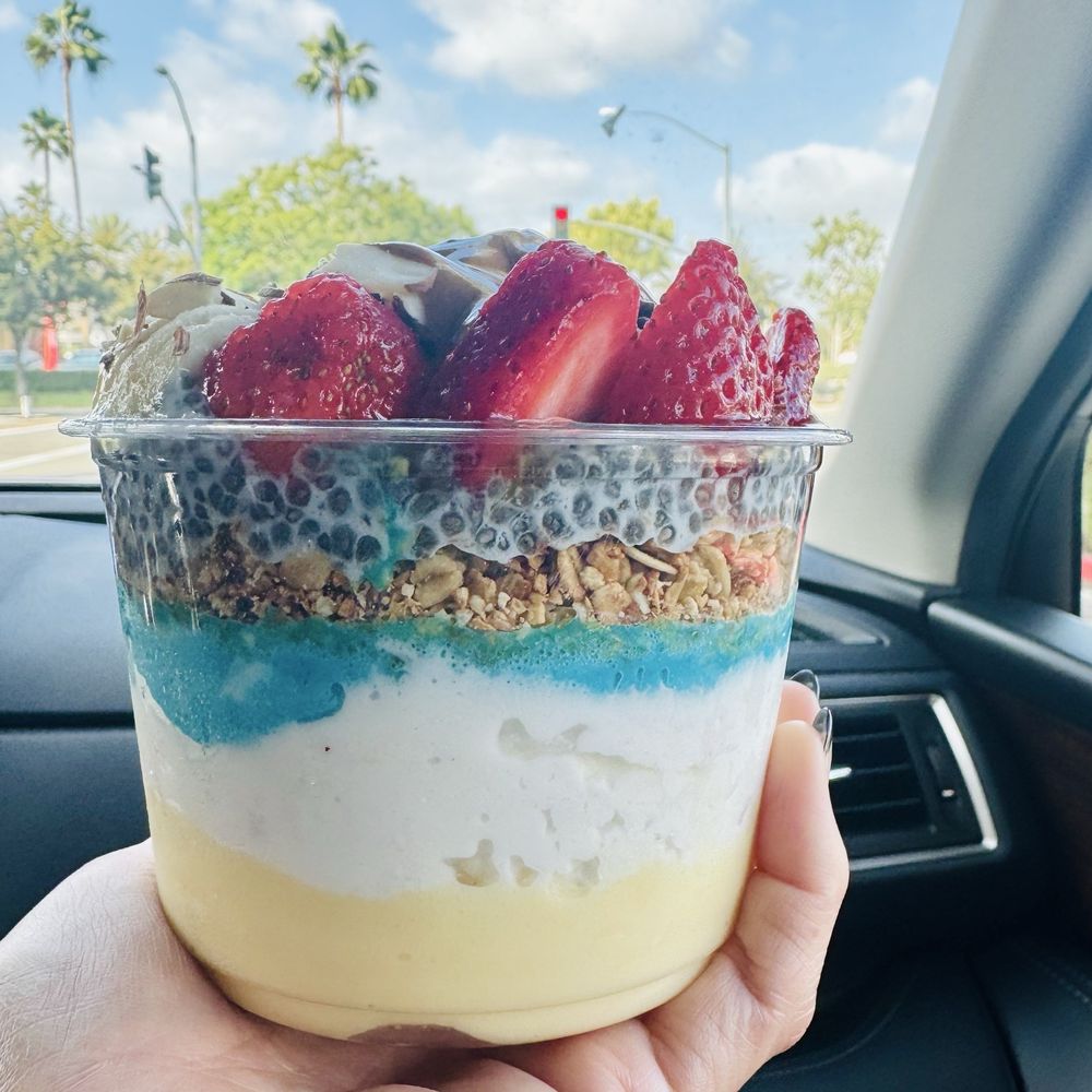 Island Bodega - Medium Custom - Acai Bowls Near Me - Cerritos, California