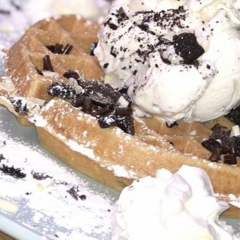 D Spot Dessert Cafe - Cookies and Cream waffle - Desserts Near Me - Toronto, Ontario
