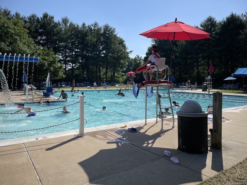 River Hill Pool Logo