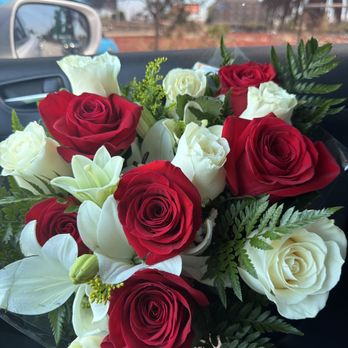 Daisy Flowers - Anniversary Flowers - Florists Near Me - Inglewood, California Daisy Flowers - Anniversary Flowers - Florists Near Me - Inglewood, California
