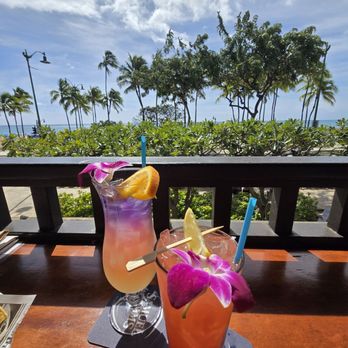 Lulu's Waikiki - Sunset Lemonade  Guavalicious - Burgers Near Me - Honolulu, Hawaii