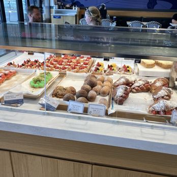 Paris Baguette - Pastry counter - Bakeries Near Me - Hilton Head, South Carolina Paris Baguette - Pastry counter - Bakeries Near Me - Hilton Head, South Carolina
